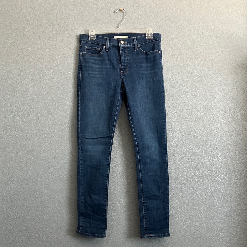 Women’s Levi’s Shaping Jeans